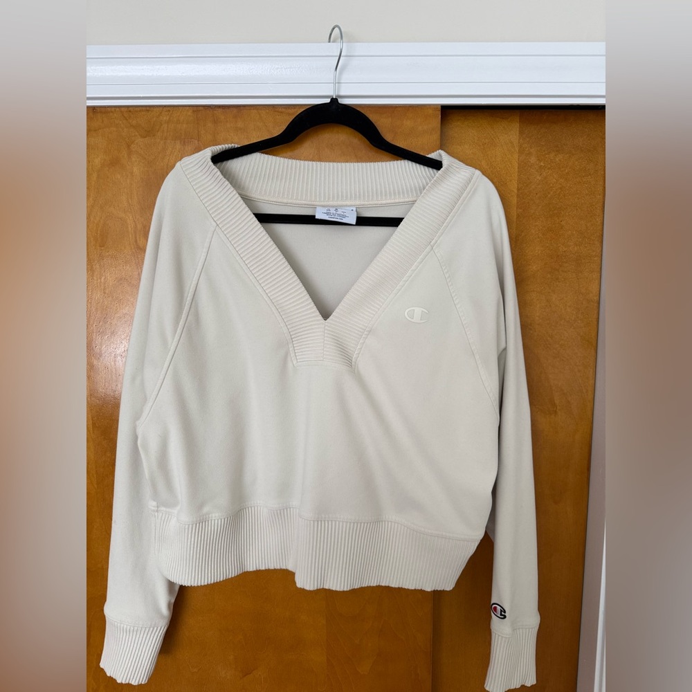 Vintage Champion V-Neck Sweatshirt 🤍